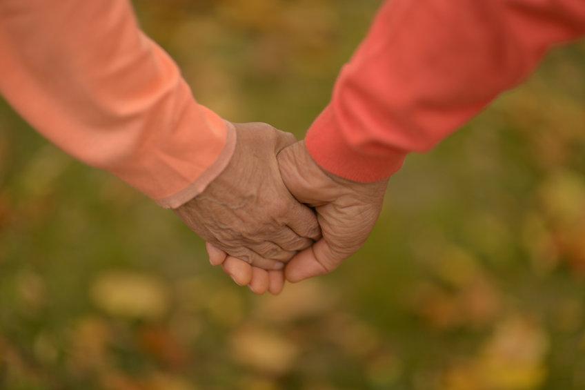 Perhebarometri: Vanhenee kuin hyvä viini -Yli 50-vuotiaiden parisuhteet Suomessa